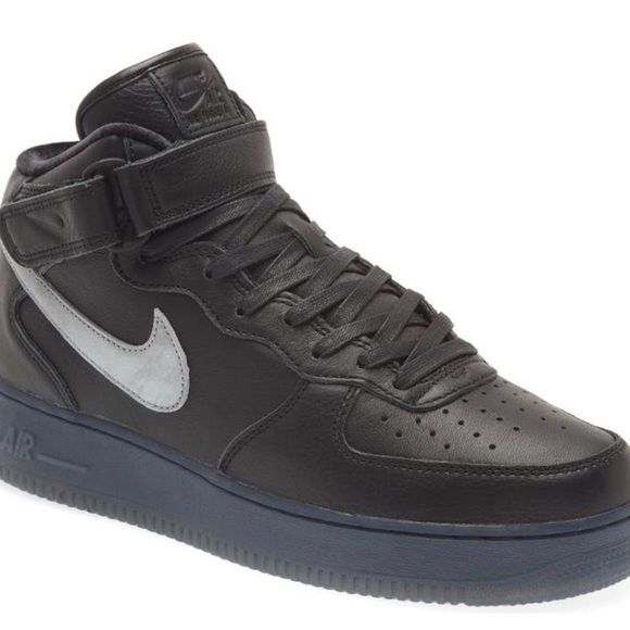 AIR FORCE 1 MID PRM
BLACK/METALLIC SILVER
NOIR/ARGENT METALLIQUE - Picture 1 of 11